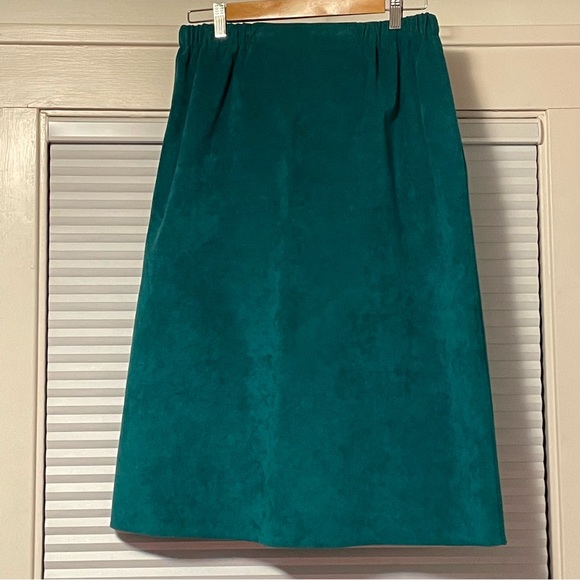 Vintage Dresses & Skirts - Vintage Suede Skirt - With Pockets!